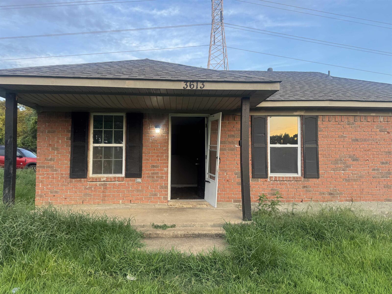 Property Photo: 3613 Russelwood Dr TN 38128