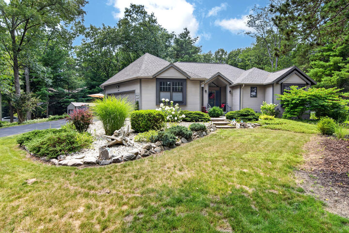 Property Photo: 416 N Rush Street MI 49449