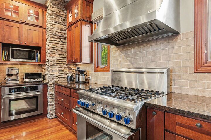 Property Photo: 1523 Villa Road MI 48009