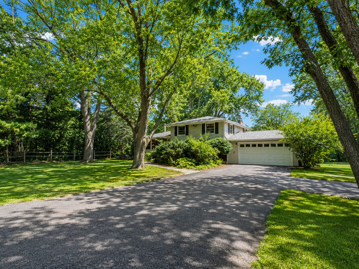 Property Photo:  8 E Rollins Road  IL 60073 