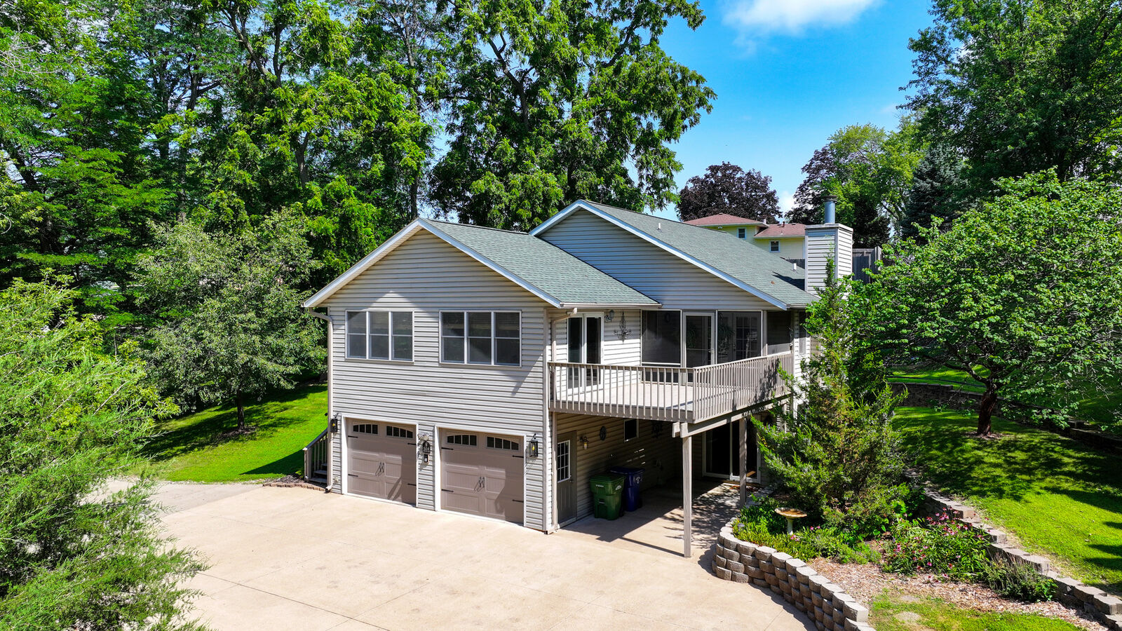 Property Photo:  524 Tower Road  IA 52732 