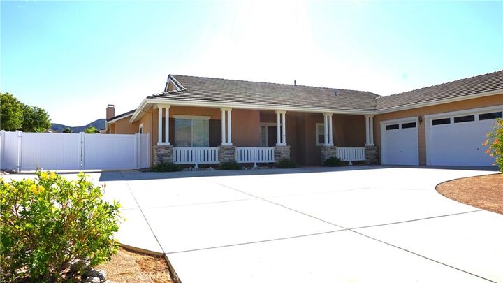 Property Photo: 42144 Santa Fe Trail CA 92562