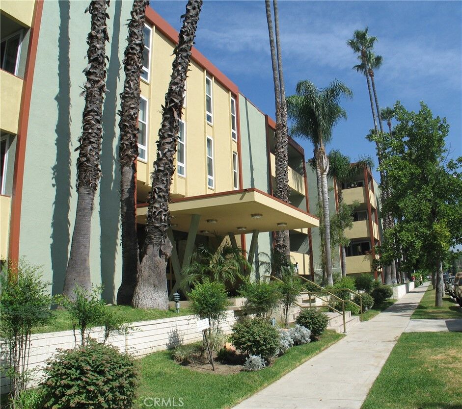 Property Photo: 4915 Tyrone 221 CA 91423