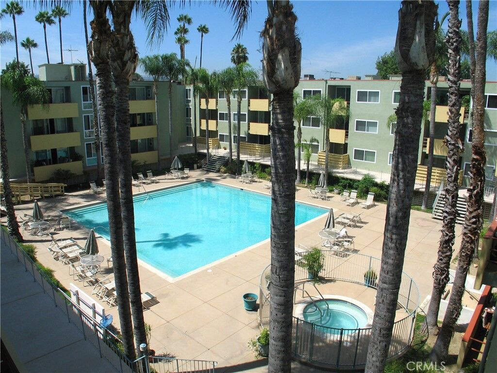 Property Photo:  4915 Tyrone 221  CA 91423 