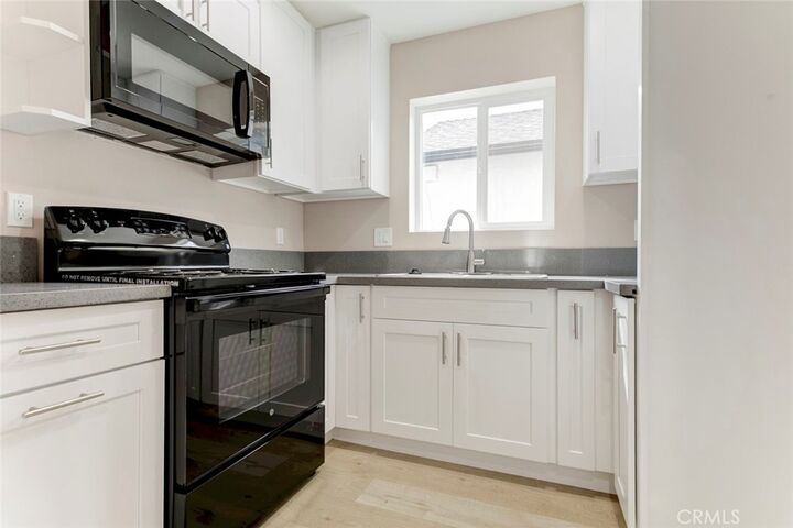 Property Photo: 7302 N Firmament Avenue CA 91406