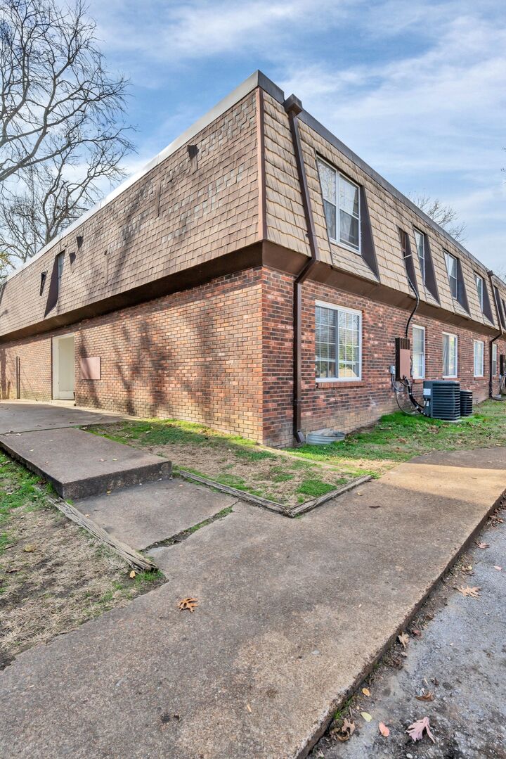 Property Photo:  441 Harding Pl B2  TN 37211 