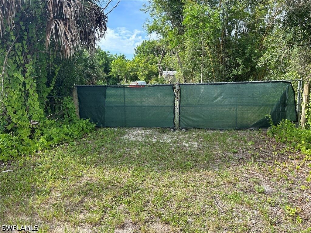 Property Photo: 1070 Limpkin Road FL 34120