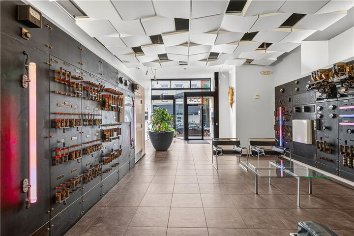 Property Photo: 334 Carondelet Street 401 LA 70130