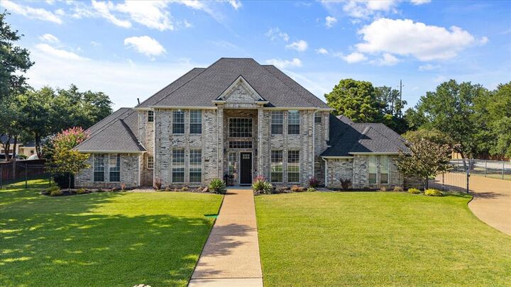 Property Photo: 1133 Wales Drive TX 76248