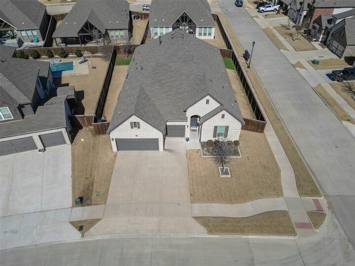 Property Photo: 1700 Hamlet Drive TX 76052