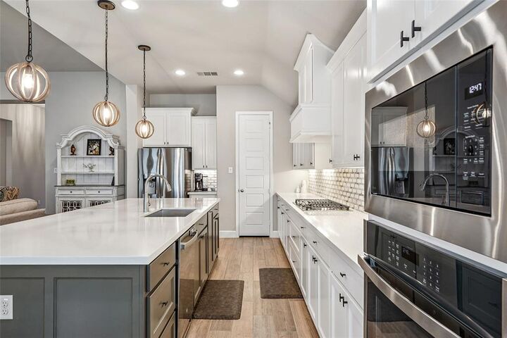 Property Photo:  2618 Seth Drive  TX 76065 