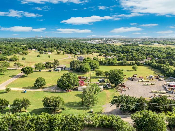 Property Photo:  2040 Highridge Lane  TX 76065 