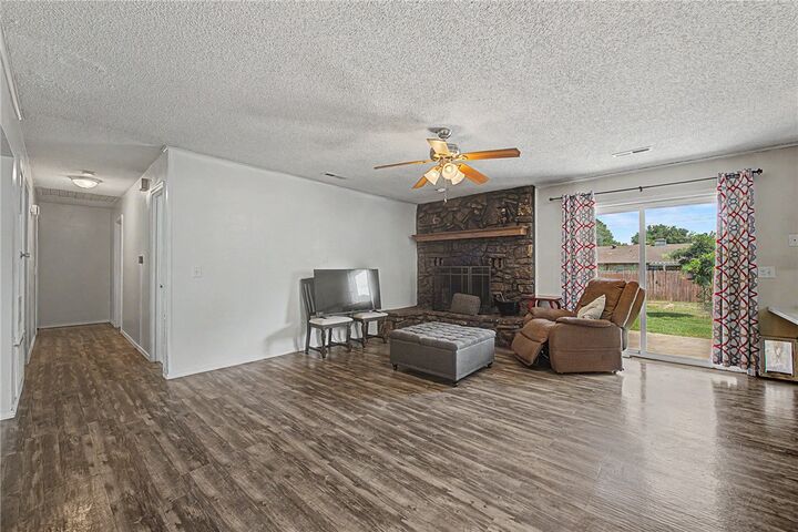 Property Photo:  3406 Edward Avenue  AR 72762 