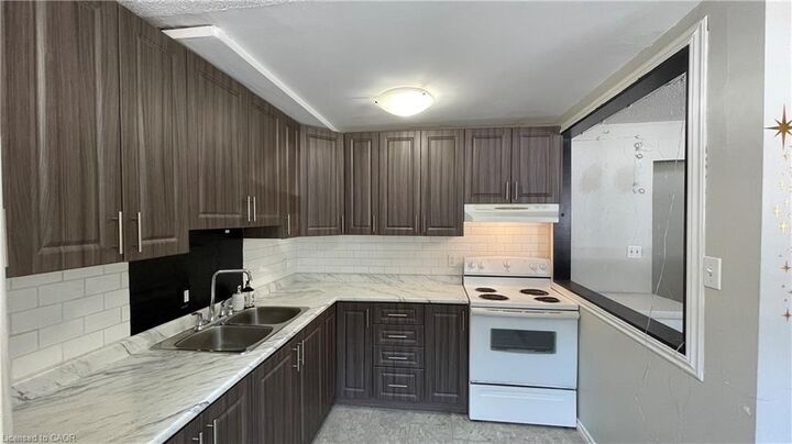Property Photo: 15 Empire Street 2 ON L3B 2L3