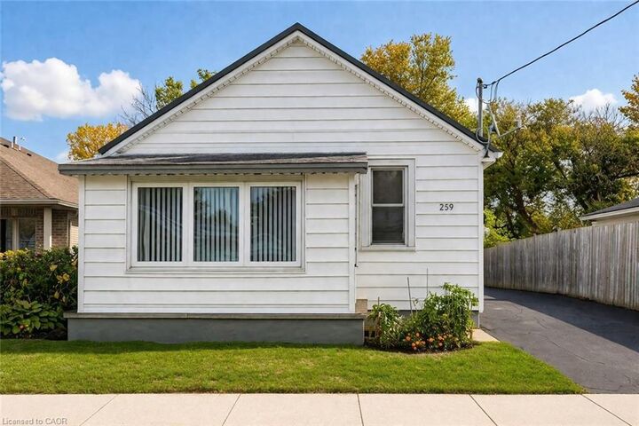 259 Metcalfe Street N — photo 1