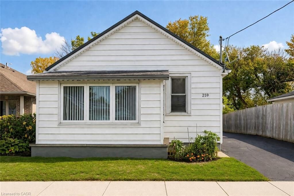 Property Photo:  