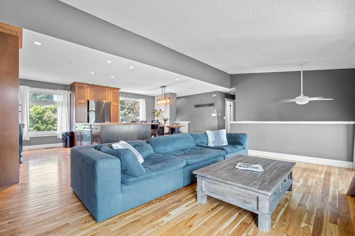 Property Photo:  10619 Oakmoor Way SW  AB T2W 1S7 