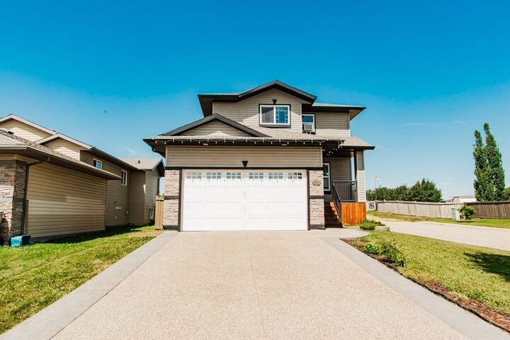 Property Photo: 11726 Copperwood Road AB T8X 0H4
