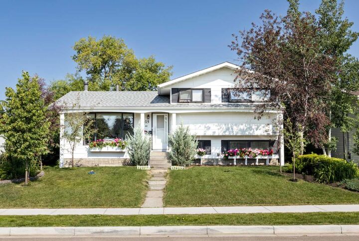 4003 53 Avenue — photo 1