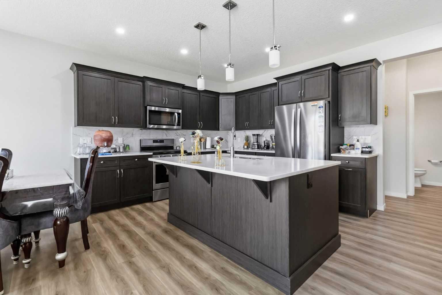 Property Photo:  62 Wolf Hollow Way SE  AB T2X 1T8 