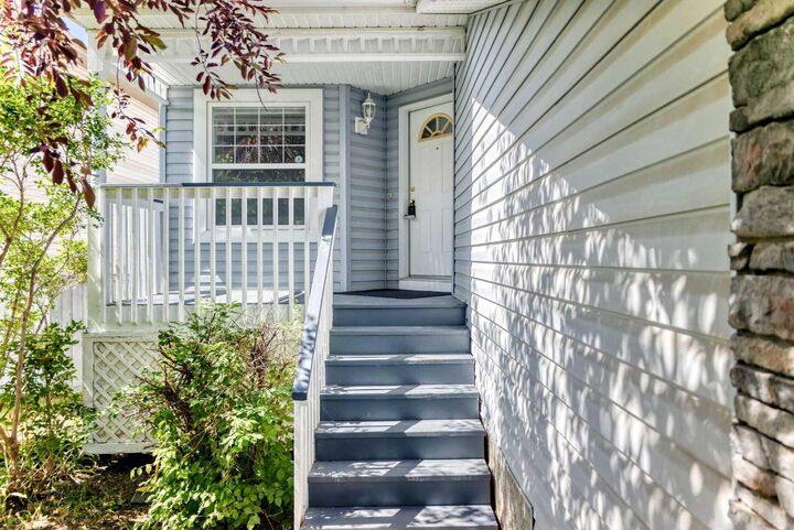 Property Photo: 801 Panorama Hills Drive NW AB T3K 4X4