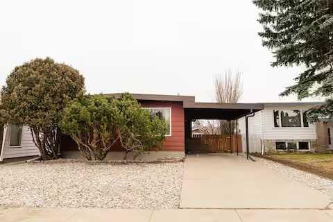 Property Photo: 1033 Elliot Road S AB T1K 3V2