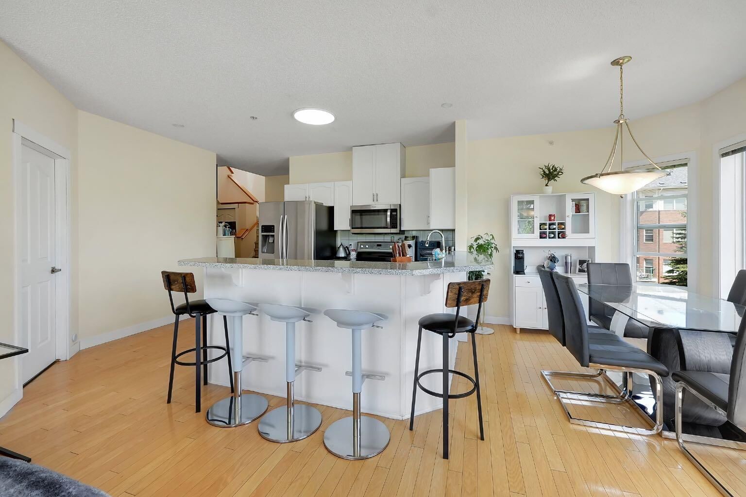 Property Photo: 1920 14 Avenue NE 227 AB T2E 8V4