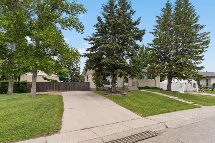 Property Photo: 604 Foritana Road SE AB T2A 2B8