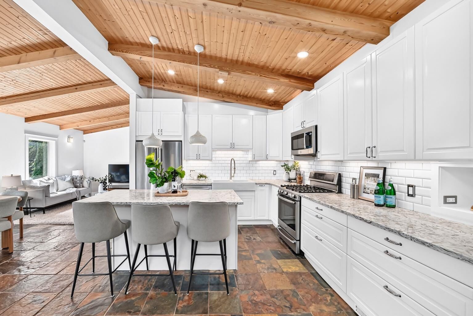 Property Photo: 2623 Glenmount Drive SW AB T3E 4C2