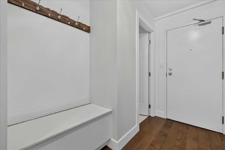 Property Photo:  1011 12 Avenue SW 204  AB T2R 0J5 