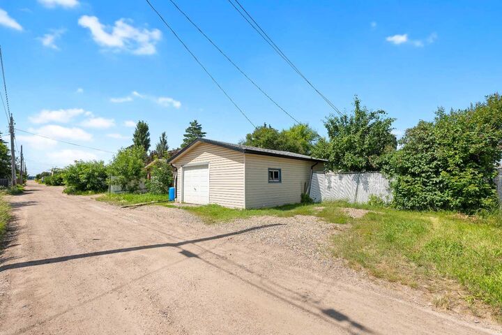 Property Photo: 5607 43 Street AB T9V 0A5