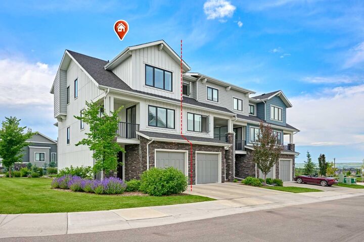 Property Photo: 102 Crestridge Common SW AB T3B 6J5