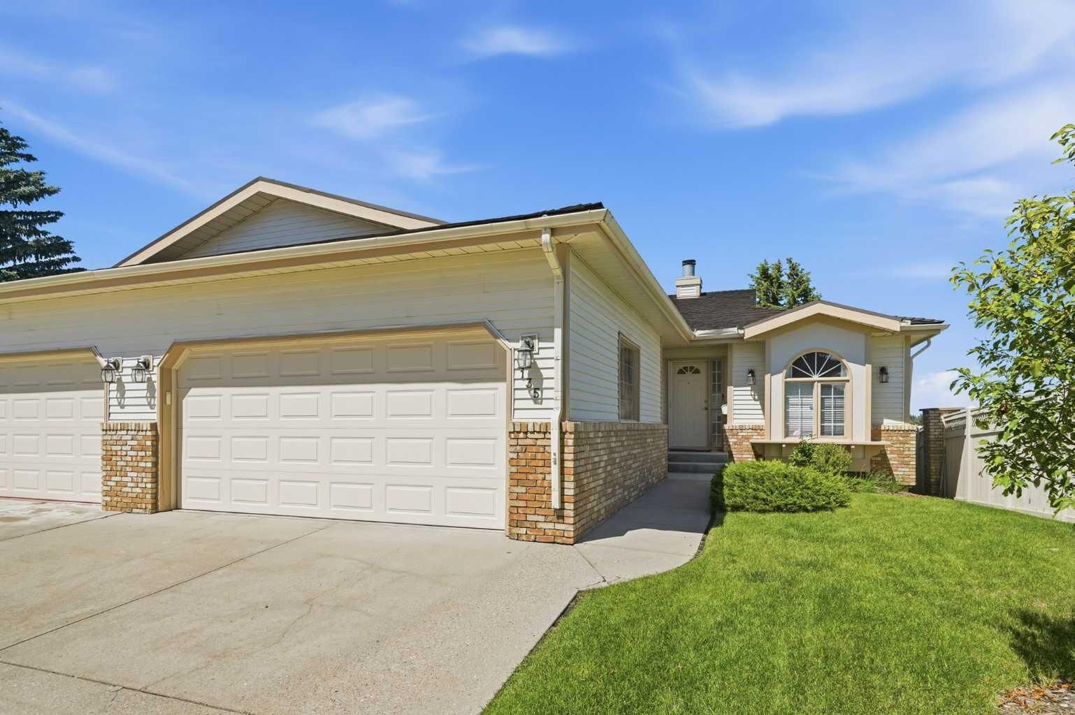 Property Photo:  135 Shawnee Rise SW  AB T2Y 2S3 
