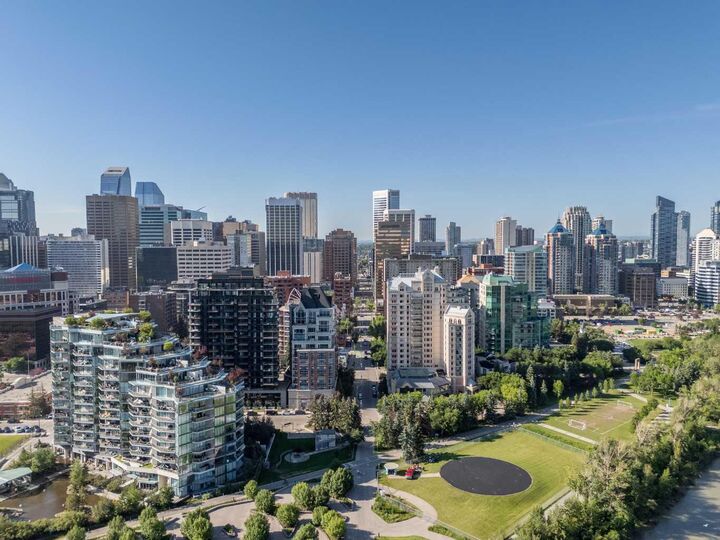 Property Photo: 738 1 Avenue SW 701 AB T2P 5G8