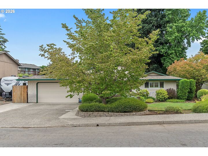 Property Photo: 13068 SE Capistrano Ct OR 97222