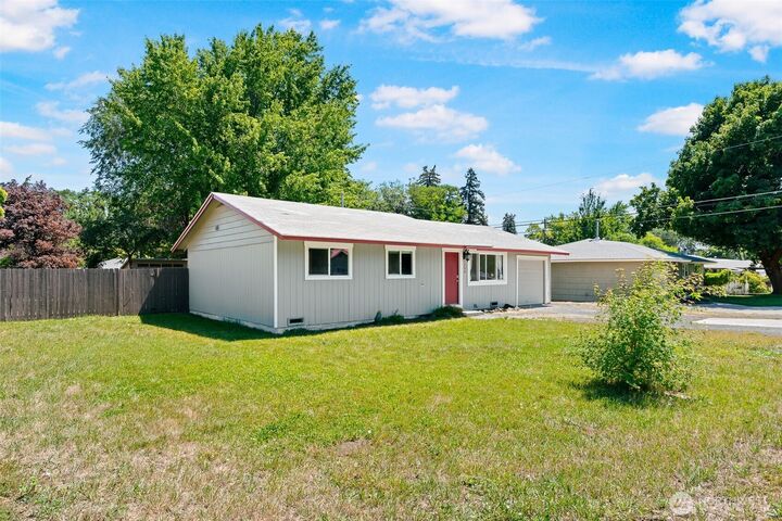 Property Photo: 1306 N Water Street WA 98926