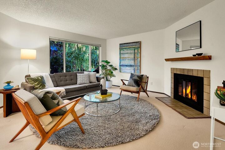 Property Photo: 2300 NE 89th Street 2304 WA 98115