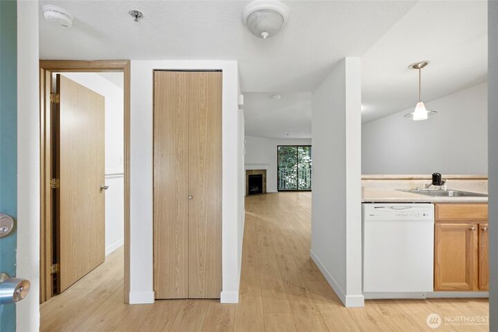 Property Photo: 25131 98th Place S B205 WA 98030