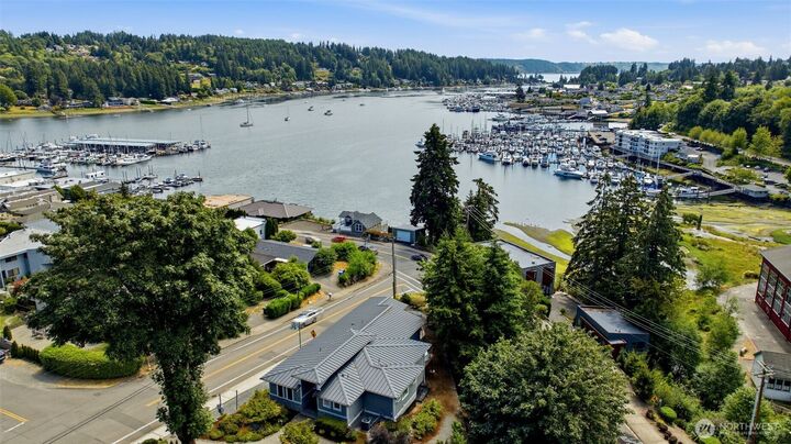 Property Photo: 4010 Burnham Dr WA 98332