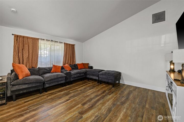 Property Photo: 27519 72nd Avenue E WA 98338