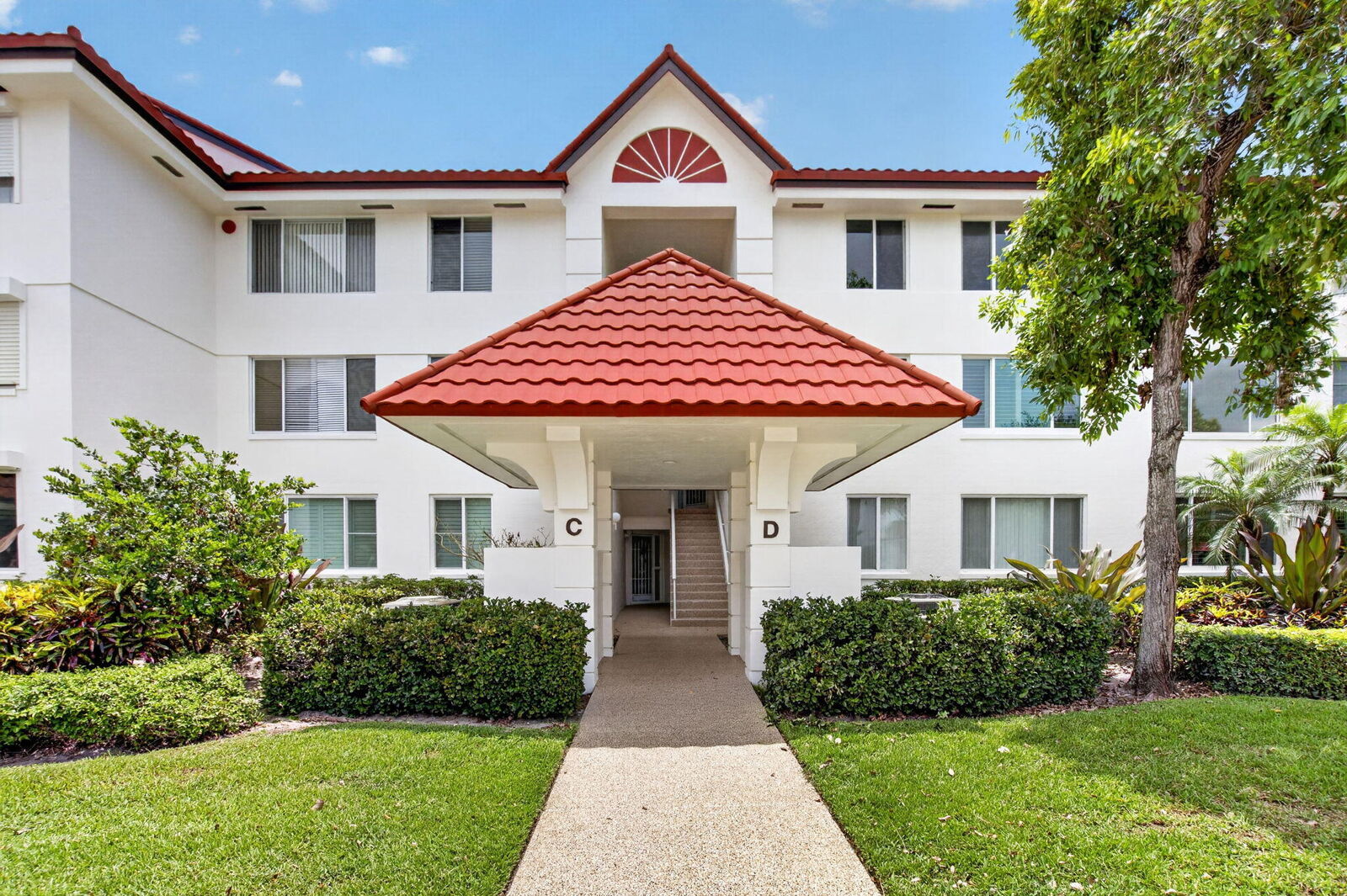 Property Photo:  104 Half Moon Circle D2  FL 33462 