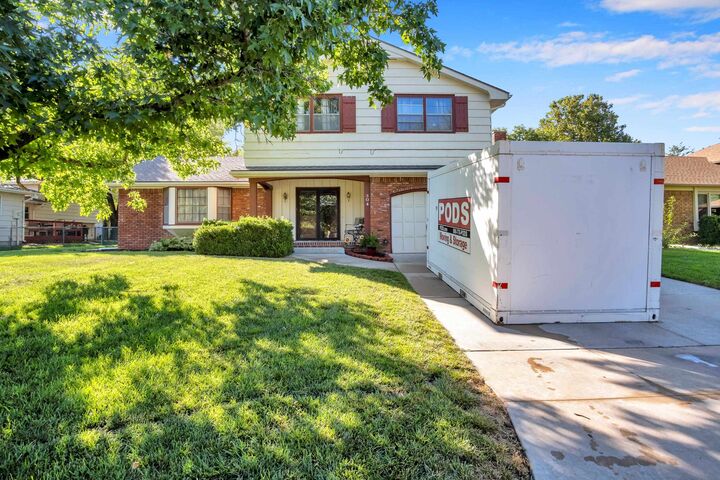 Property Photo:  304 Rolling Hills Dr  KS 67114 