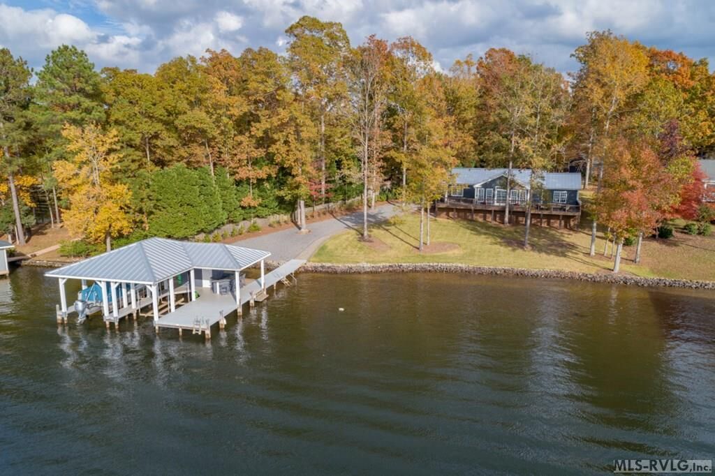 Property Photo: 17 William Byrd Road VA 23887