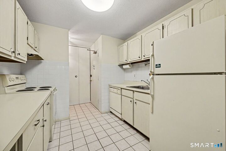 Property Photo: 1700 Broadbridge Avenue C33 CT 06614