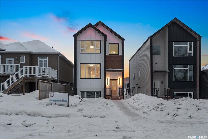 Property Photo: 424 Empress Street SK S7K 0Y1