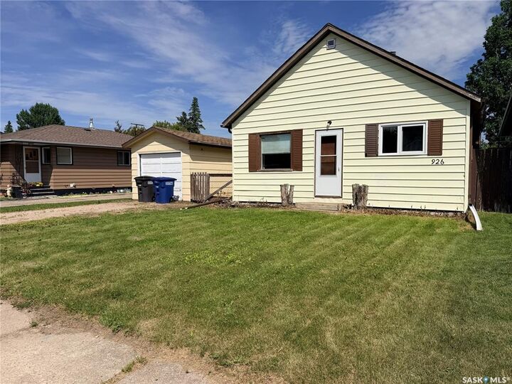Property Photo:  926 12th Street  SK S0K 2A0 