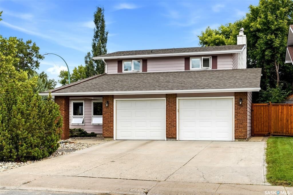 Property Photo: 118 Lincoln Drive SK S4S 6R3