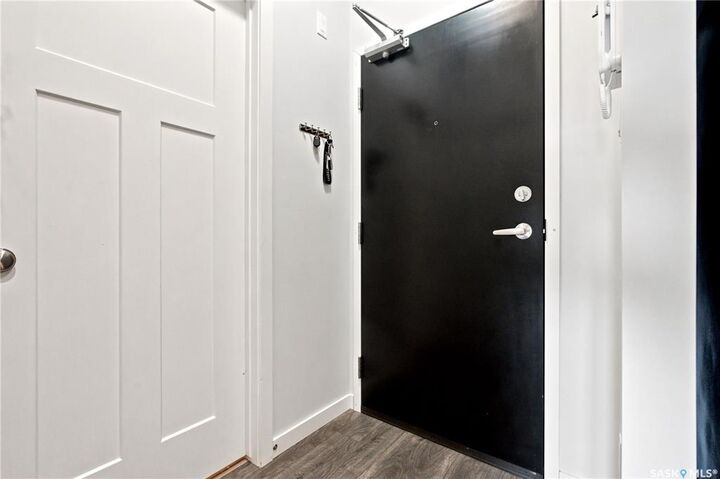 Property Photo: 545 Hassard Close 214 SK S7L 6V3