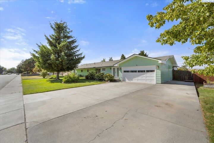 Property Photo: 2918 W Metaline Pl WA 99336