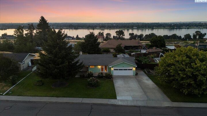 Property Photo: 2918 W Metaline Pl WA 99336